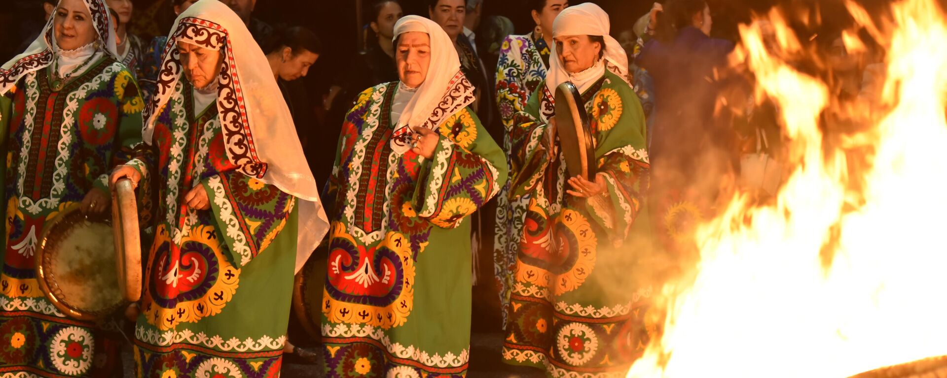 Церемония зажжения костра Навруза в Душанбе. - Sputnik Таджикистан, 1920, 04.03.2026