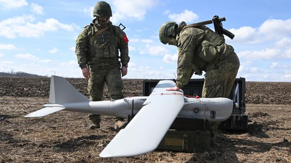 Боевая работа операторов БПЛА группировки Центр. Архивное фото - Sputnik Таджикистан