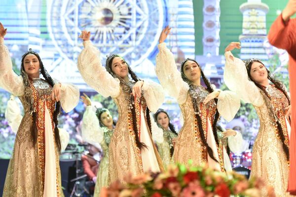 В церемонии открытия приняли участие первый замминистра культуры Таджикистан Обид Назариён, сотрудники ведомства. - Sputnik Таджикистан