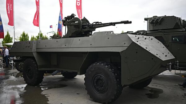 Беспилотный бронеавтомобиль Зубило на Международном военно-техническом форуме АРМИЯ-2023 - Sputnik Таджикистан