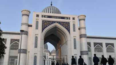 Утренний намаз на праздник Ид аль-Фитр в главной мечети Таджикистана в Душанбе