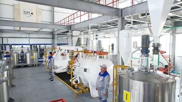 Эмомали Рахмон ввел в эксплуатацию предприятие по производству масла в Худжанде - Sputnik Таджикистан