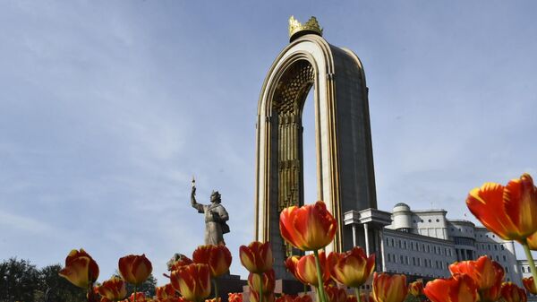 Цветущие тюльпаны в Душанбе. - Sputnik Таджикистан