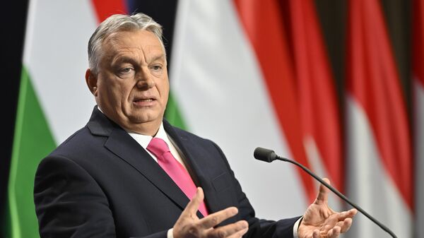 Премьер-министр Венгрии Виктор Орбан выступил на ежегодной международной пресс-конференции в Будапеште, Венгрия - Sputnik Тоҷикистон
