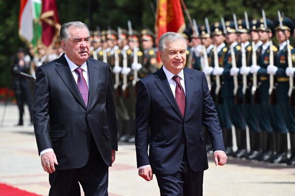 Узбекского лидера встретил почетный караул. - Sputnik Таджикистан
