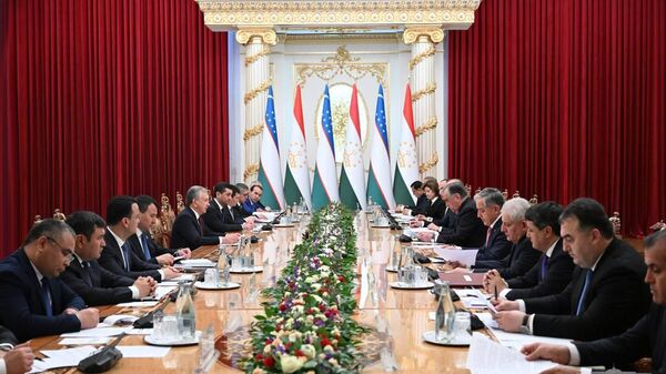 Переговоры президентов Таджикистана и Узбекистана в расширенном составе - Sputnik Тоҷикистон