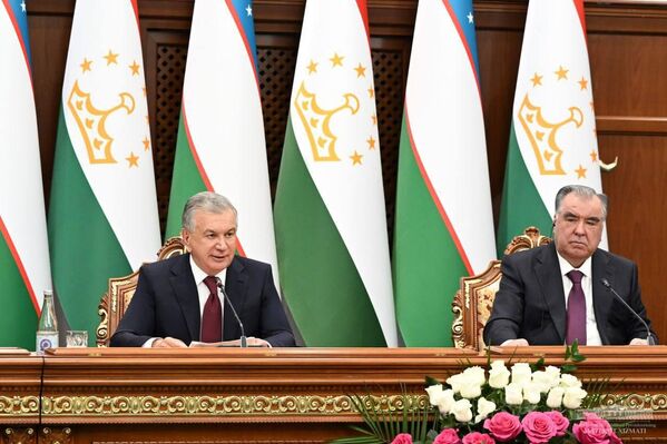 Президенты Узбекистана и Таджикистана по итогам переговоров на высшем уровне выступили с заявлениями для представителей средств массовой информации. - Sputnik Таджикистан
