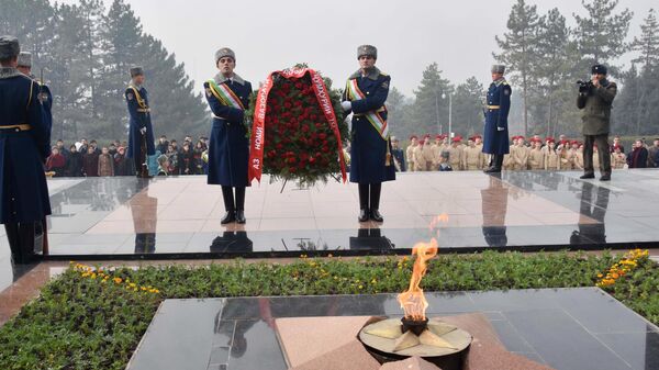 Торжественная церемония, посвященная Сталинградской битве, в Душанбе - Sputnik Тоҷикистон