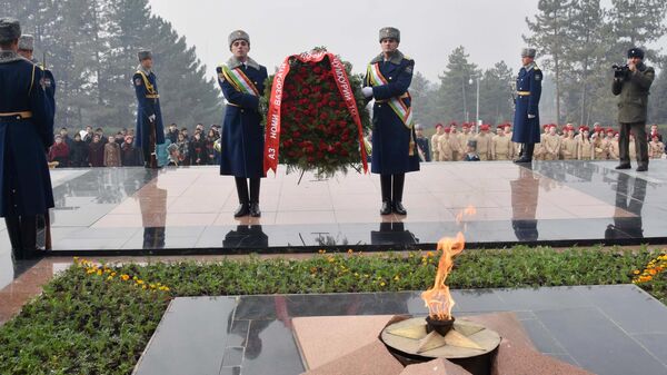 Торжественная церемония, посвященная Сталинградской битве, в Душанбе - Sputnik Тоҷикистон