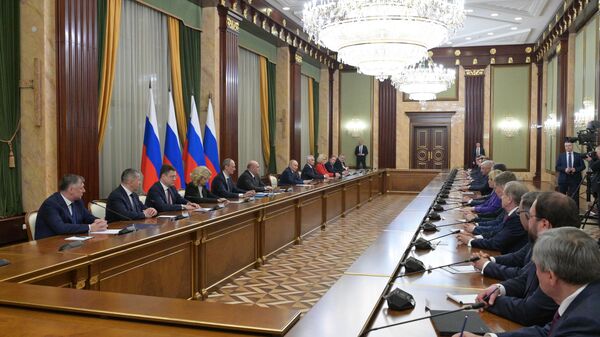 Президент Владимир Путин провел встречу с членами правительства  - Sputnik Таджикистан