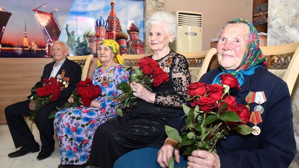 Ветеранов в Таджикистане поздравили с Днем Победы - Sputnik Таджикистан