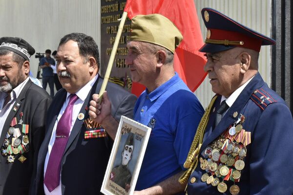 Акция Бессмертный полк в Душанбе - Sputnik Тоҷикистон