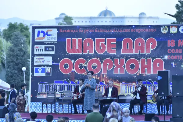 "Шабе дар Осорхона" бахшида ба Рӯзи байналмилалии осорхонаҳо баргузор шуд. "Шабе дар Осорхона" бахшида ба Рӯзи байналмилалии осорхонаҳо баргузор шуд. - Sputnik Тоҷикистон