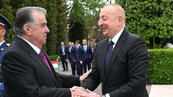 Церемония официальной встречи Эмомали Рахмона в Азербайджанской Республике - Sputnik Тоҷикистон