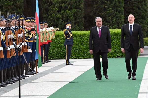Церемония официальной встречи Эмомали Рахмона в Баку. - Sputnik Таджикистан
