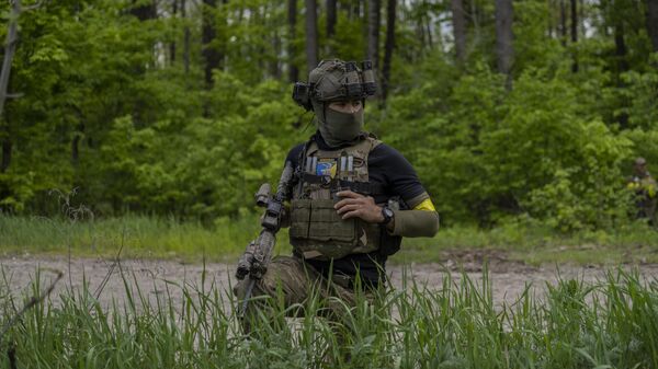 Американский солдат из Иностранного легиона на позиции под Харьковом. Архивное фото  - Sputnik Тоҷикистон