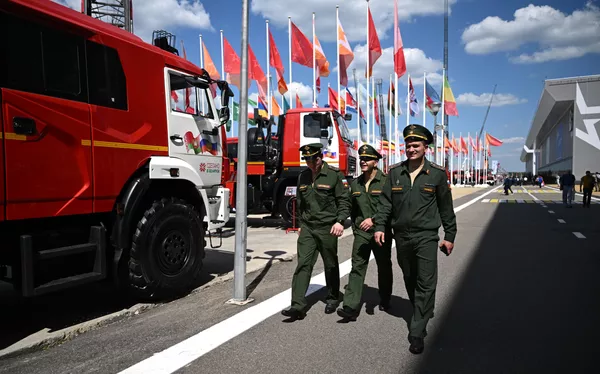 Военнослужащие на 15-м Международном салоне Комплексная безопасность-2024 в конгрессно-выставочном центре Патриот Военнослужащие на 15-м Международном салоне Комплексная безопасность-2024 в конгрессно-выставочном центре Патриот