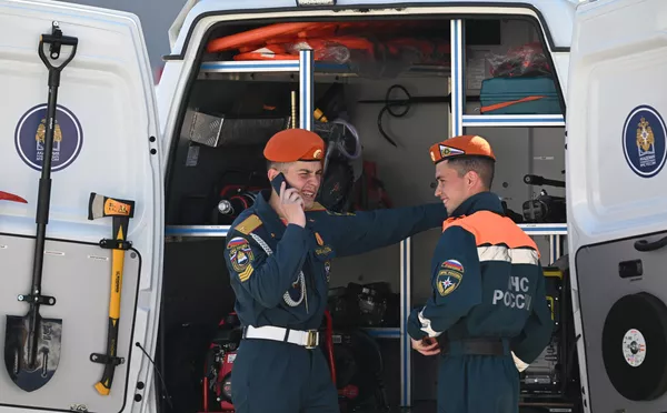 Кормандони Вазорати ҳолатҳои фавқулоддаи Русия дар Намоишгоҳи 15-уми байналмилалии "Амнияти дастаҷамъӣ - 2024". Кормандони Вазорати ҳолатҳои фавқулоддаи Русия дар Намоишгоҳи 15-уми байналмилалии "Амнияти дастаҷамъӣ - 2024". - Sputnik Тоҷикистон