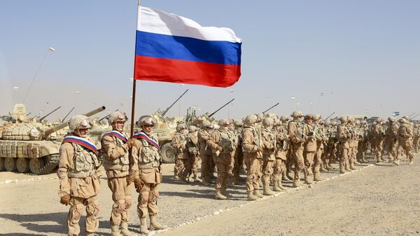 Российские войска перед началом совместных военных учений Таджикистана и Узбекистана на полигоне Харб-Майдон в Таджикистане 10 августа 2021 года. - Sputnik Таджикистан