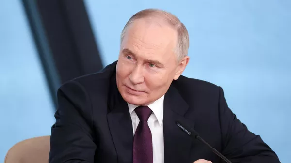 Рабочая поездка президента Владимира Путина в Санкт-Петербург - Sputnik Тоҷикистон