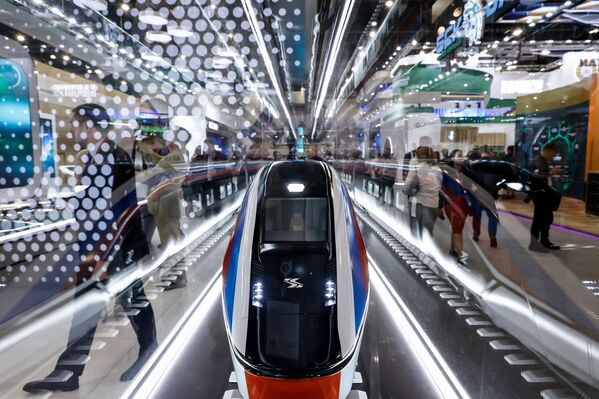 Макет российского высокоскоростного поезда. - Sputnik Таджикистан
