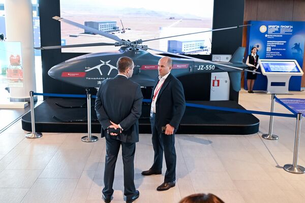 Беспилотный вертолет JZ-550 китайской компании Tsingaero Armament на  ПМЭФ-2024. - Sputnik Таджикистан