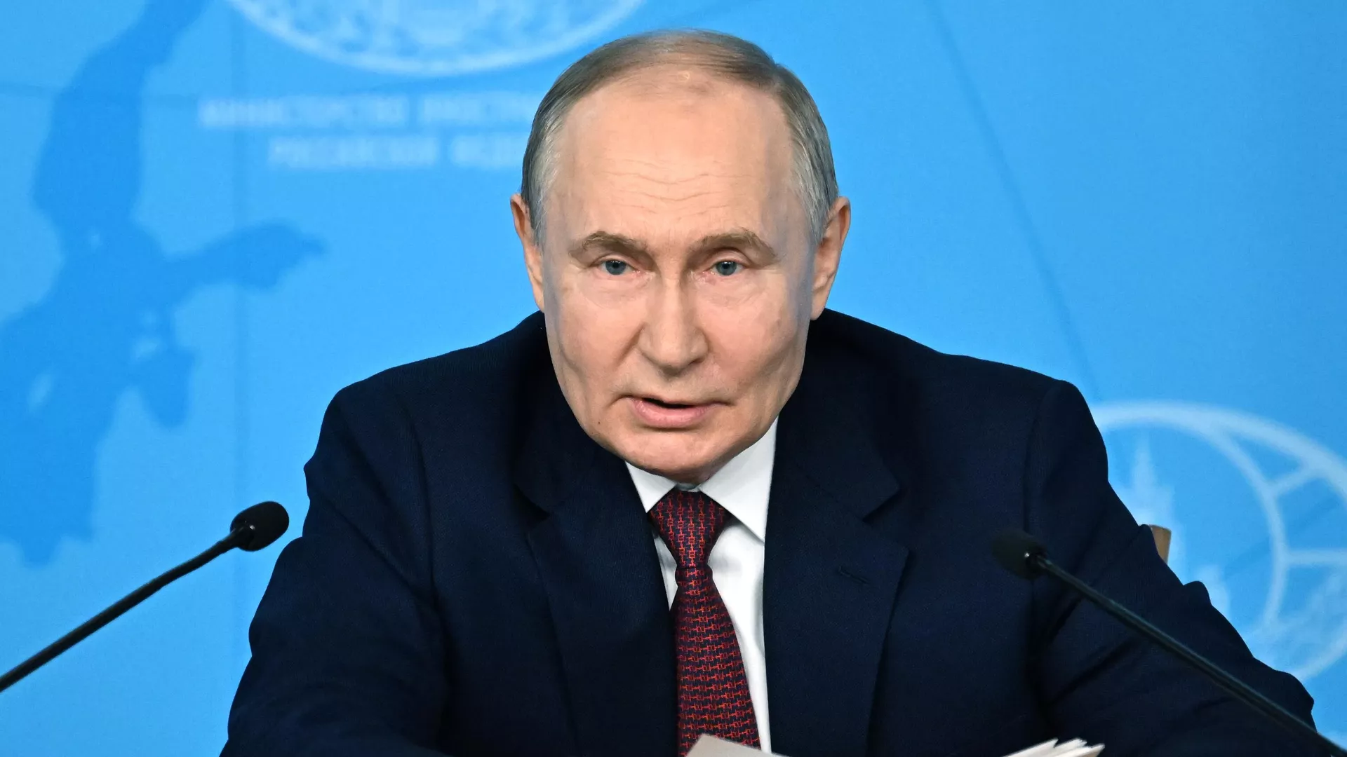 Президент Владимир Путин встретился с руководством МИД РФ 