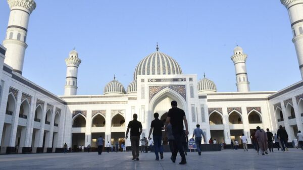 В Душанбе мусульмане отметили Иди Курбон - Sputnik Таджикистан
