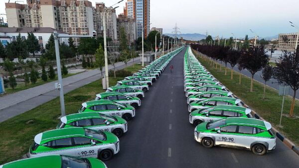 Презентация 400 электромобилей прокатной компания Эко Такси в Душанбе  - Sputnik Таджикистан