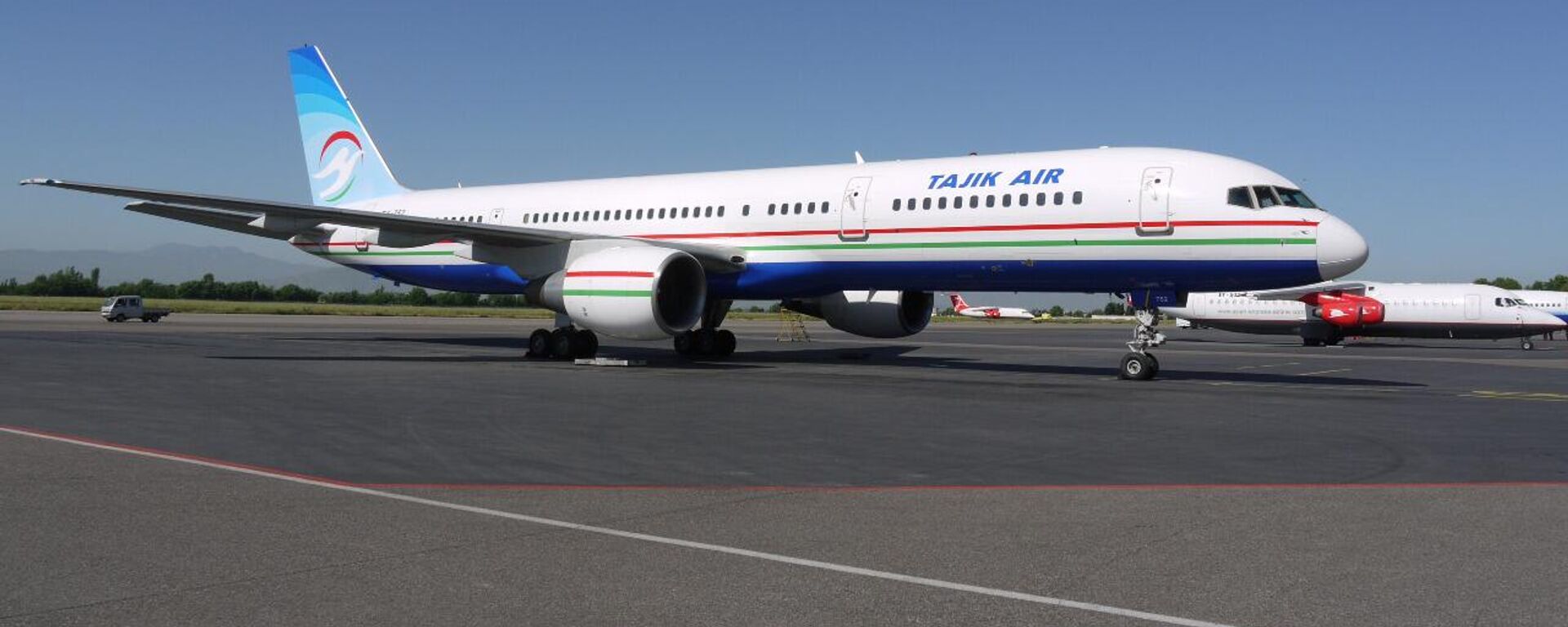 Самолет авиакомпании Tajik Air. Архивное фото - Sputnik Таджикистан, 1920, 20.06.2024