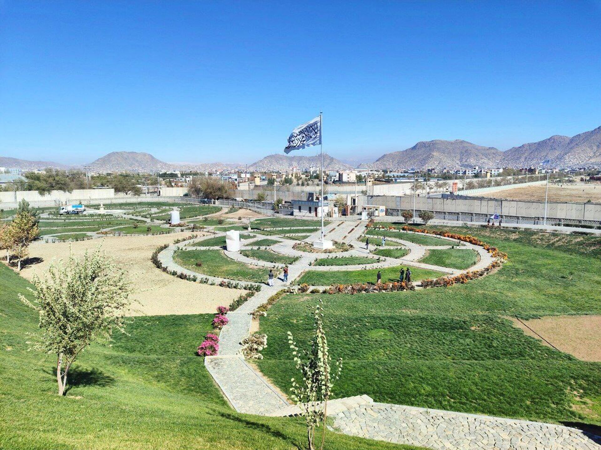 Парк на территории королевского дворца Даруламан на юге Кабула - Sputnik Таджикистан, 1920, 23.06.2024