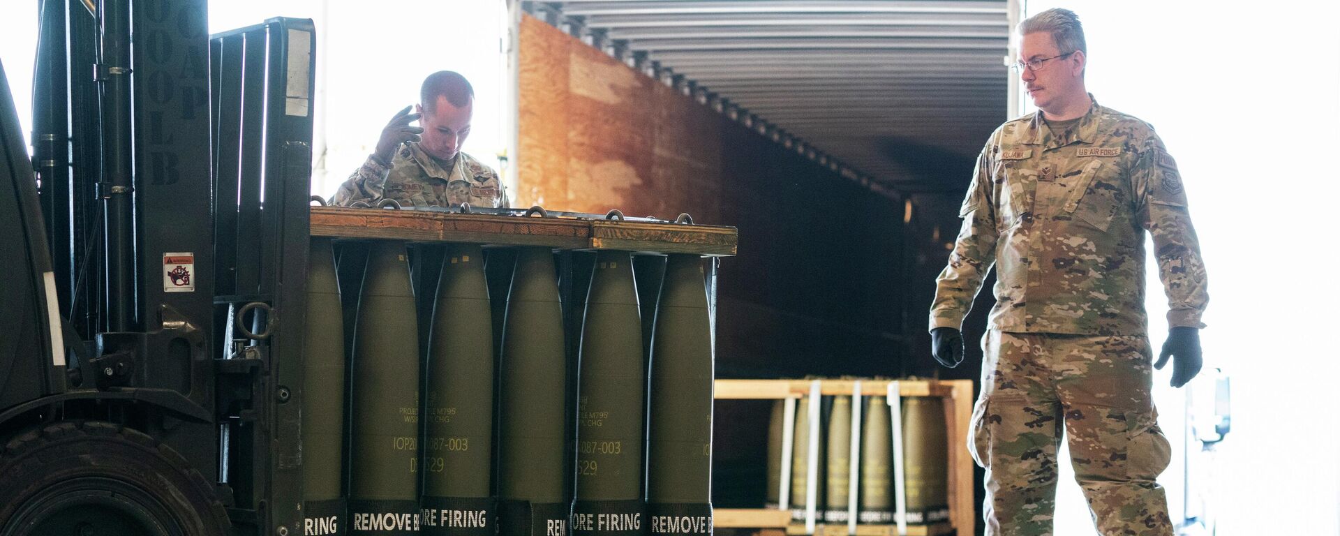 Военная помощь США Украине - Sputnik Таджикистан, 1920, 25.11.2025