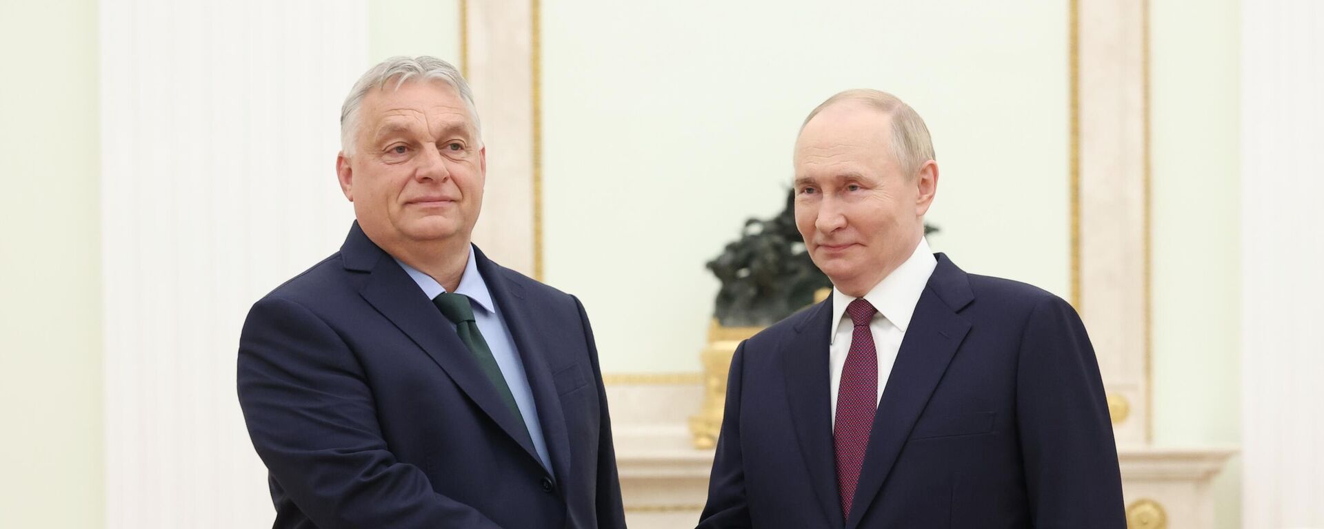 Президент РФ Владимир Путин встретился с премьер-министром Венгрии Виктором Орбаном - Sputnik Таджикистан, 1920, 28.11.2025