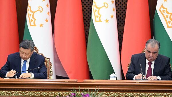 Церемония подписания документов о сотрудничестве Таджикистана и Китая  - Sputnik Таджикистан