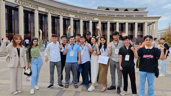 Студенты из Таджикистана проходят обучение в Летнем университете в Казани - Sputnik Таджикистан