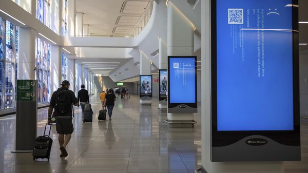 Cообщение об ошибке на экранах мониторов вылета аэропорта Ла-Гуардия в Нью-Йорке в пятницу, 19 июля 2024 года  - Sputnik Таджикистан