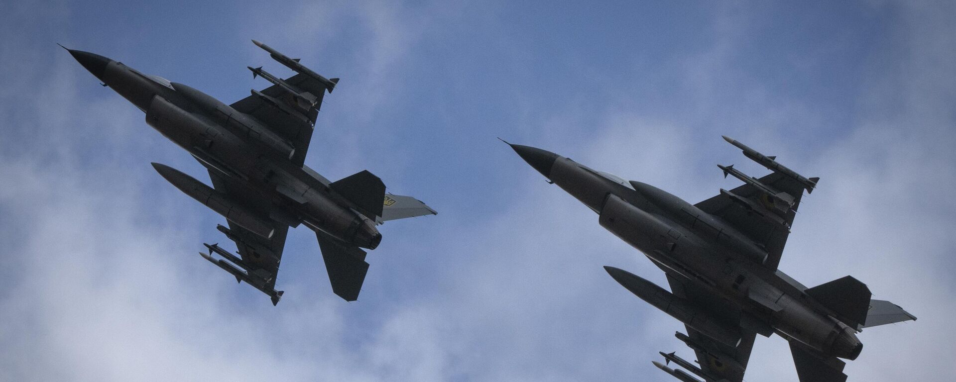 Истребители F-16 в украинской армии  - Sputnik Таджикистан, 1920, 02.12.2025
