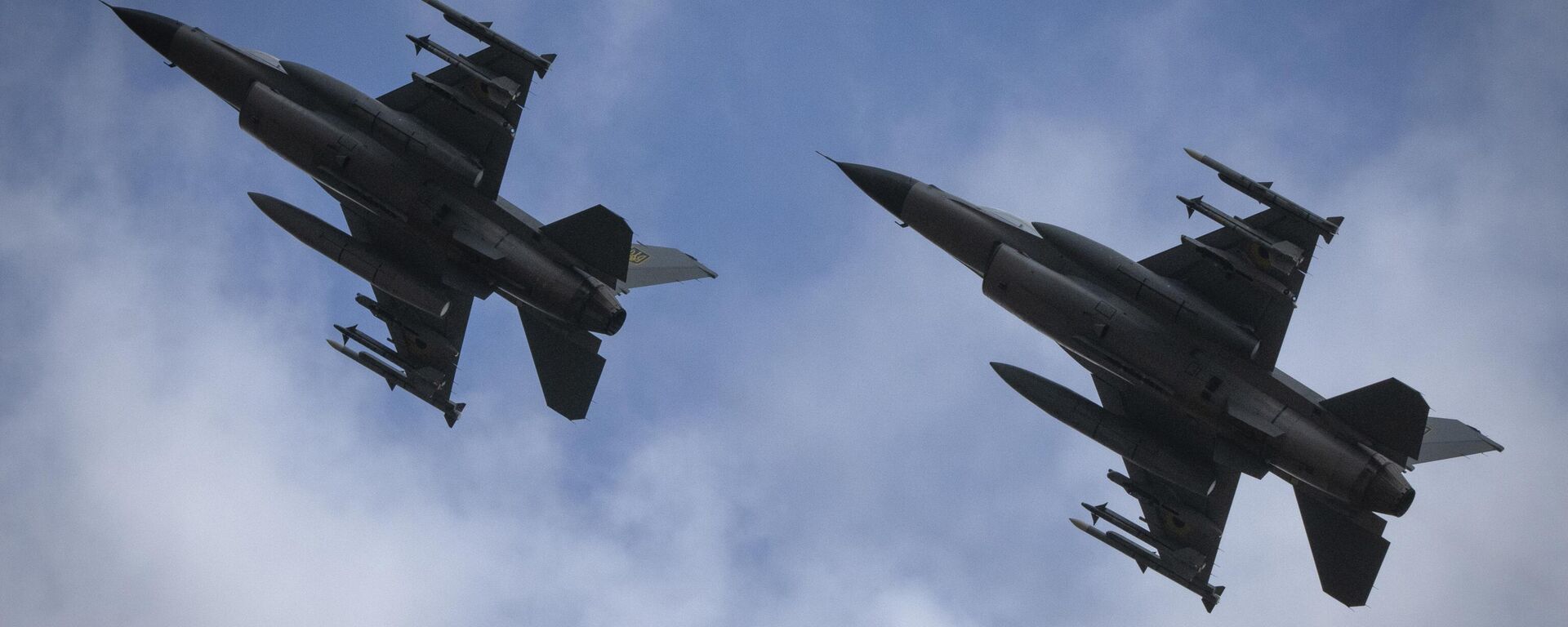 Истребители F-16 в украинской армии  - Sputnik Таджикистан, 1920, 02.12.2025