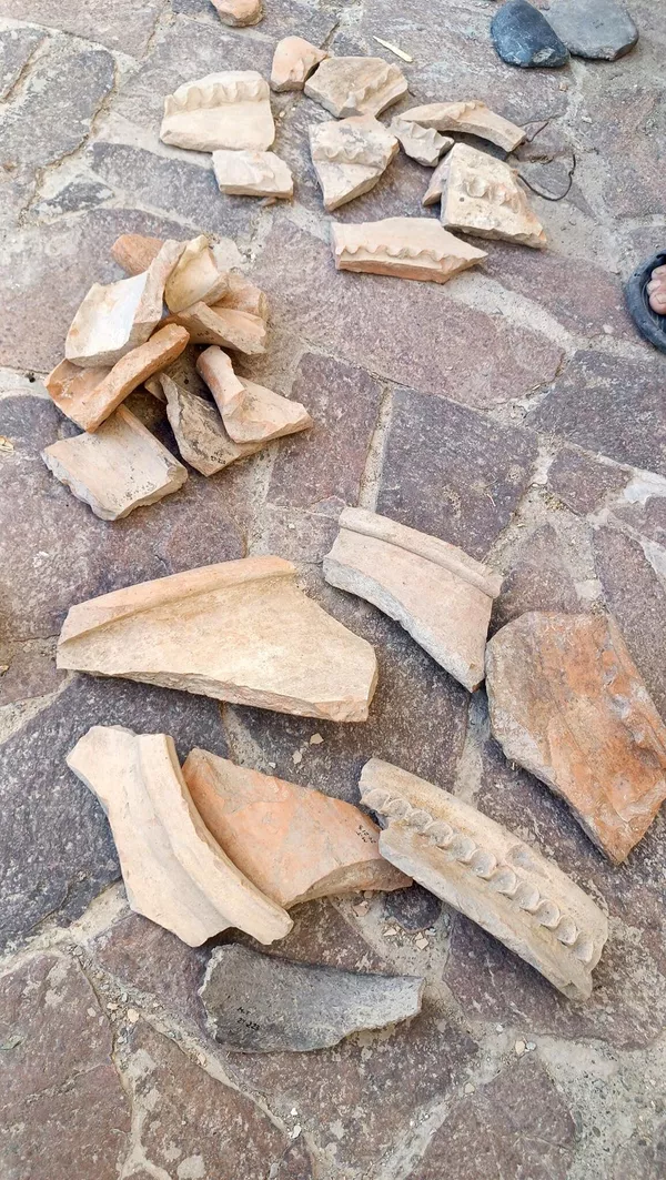 В город Истаравшан найдены 1400-летние горшки и стенки