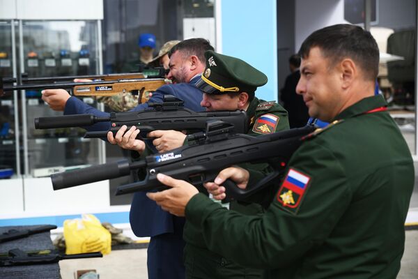 Ширкаткунандагон даҳумин намоишгоҳи байналмилалии “Артиш – 2024” дар маркази намоишгоҳ ва конгресс “Патриот”. - Sputnik Тоҷикистон