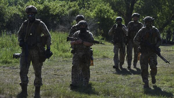 Украинские военнослужащие 141-й бригады занимают позиции на передовой в Запорожской области, Украина, вторник, 18 июня 2024 года. - Sputnik Таджикистан