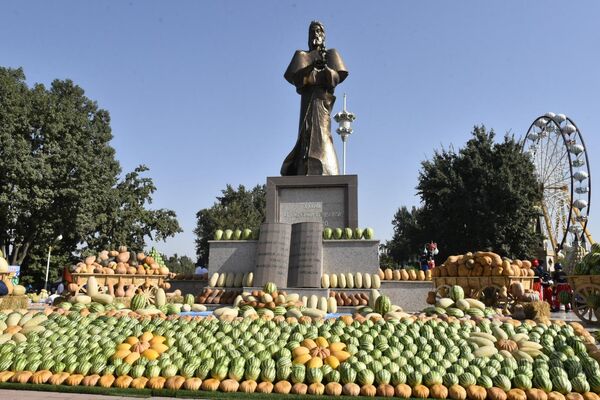 Таҷлили &quot;Иди тарбуз, харбуза ва каду&quot;  дар боғи Фирдавсии шаҳри  Душанбе - Sputnik Тоҷикистон