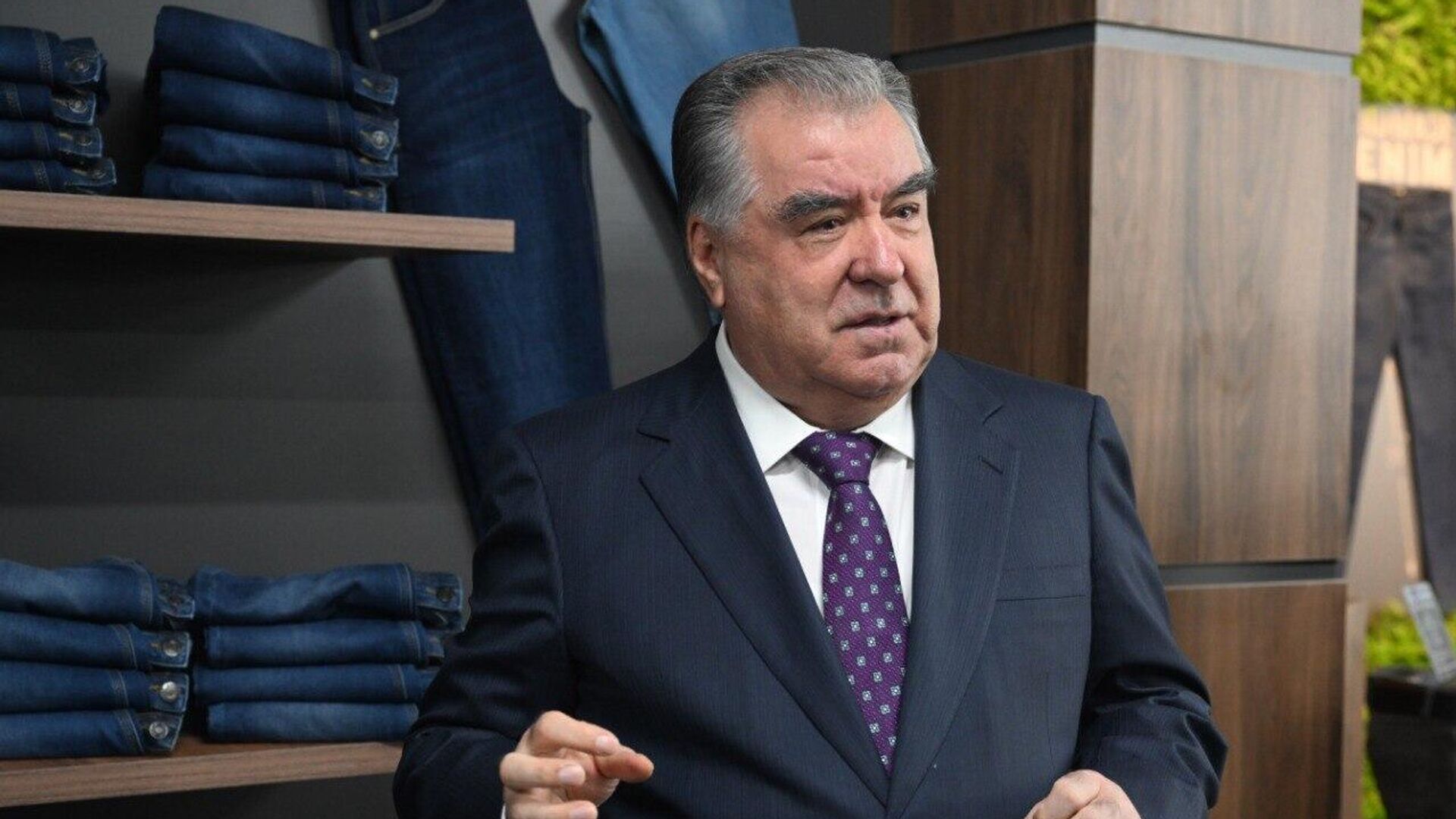 Эмомали Рахмон открыл швейное предприятие ООО Лидер в городе Худжанд - Sputnik Тоҷикистон, 1920, 09.09.2024