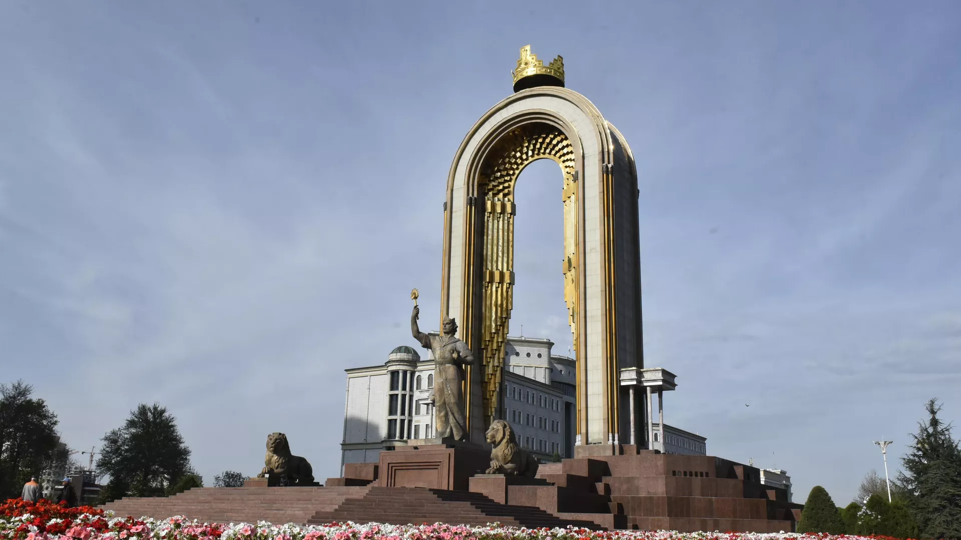 Монумент Исмаила Самани в Душанбе - Sputnik Тоҷикистон, 1920, 10.06.2025