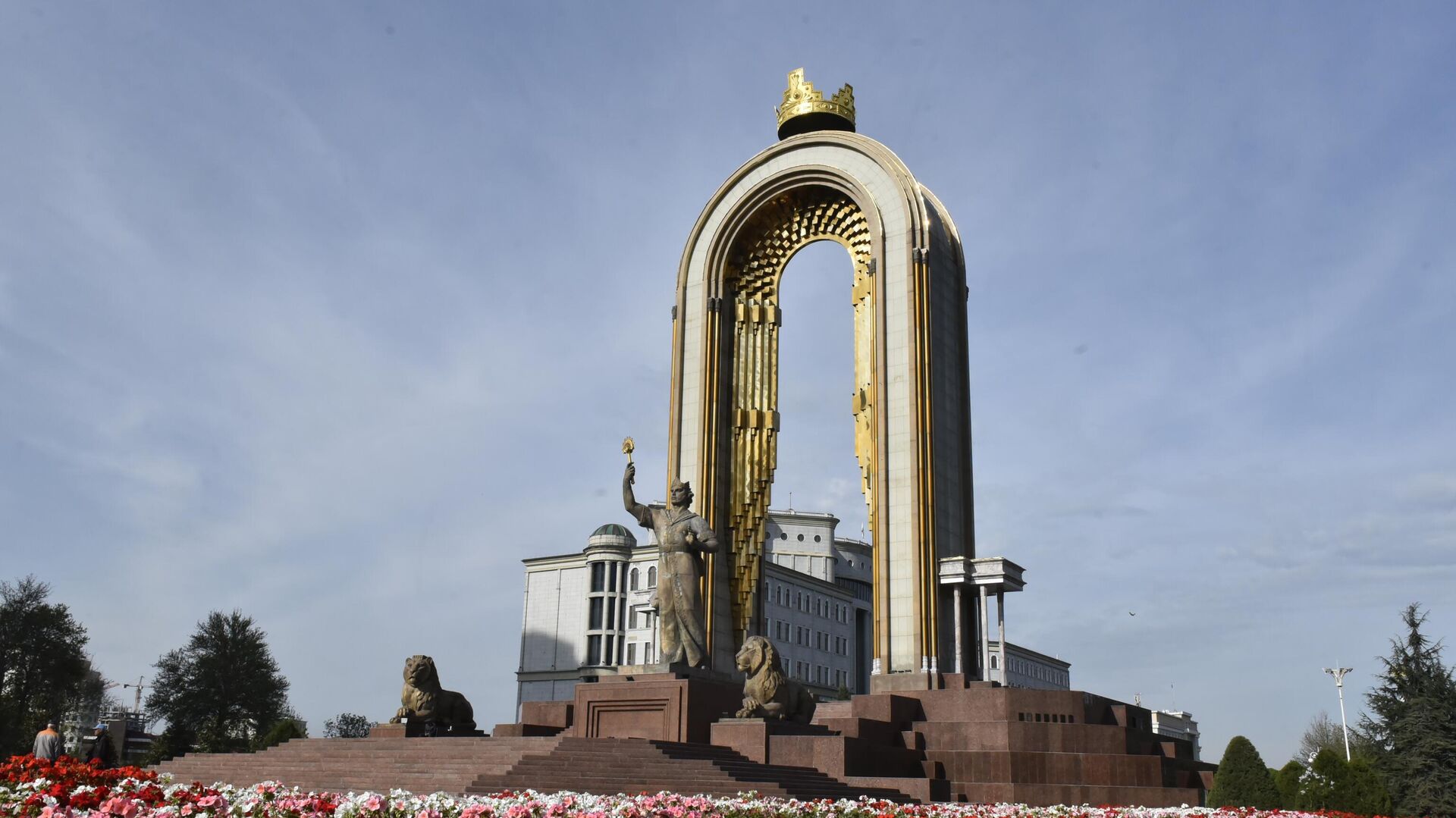 Монумент Исмаила Самани в Душанбе - Sputnik Тоҷикистон, 1920, 10.06.2025
