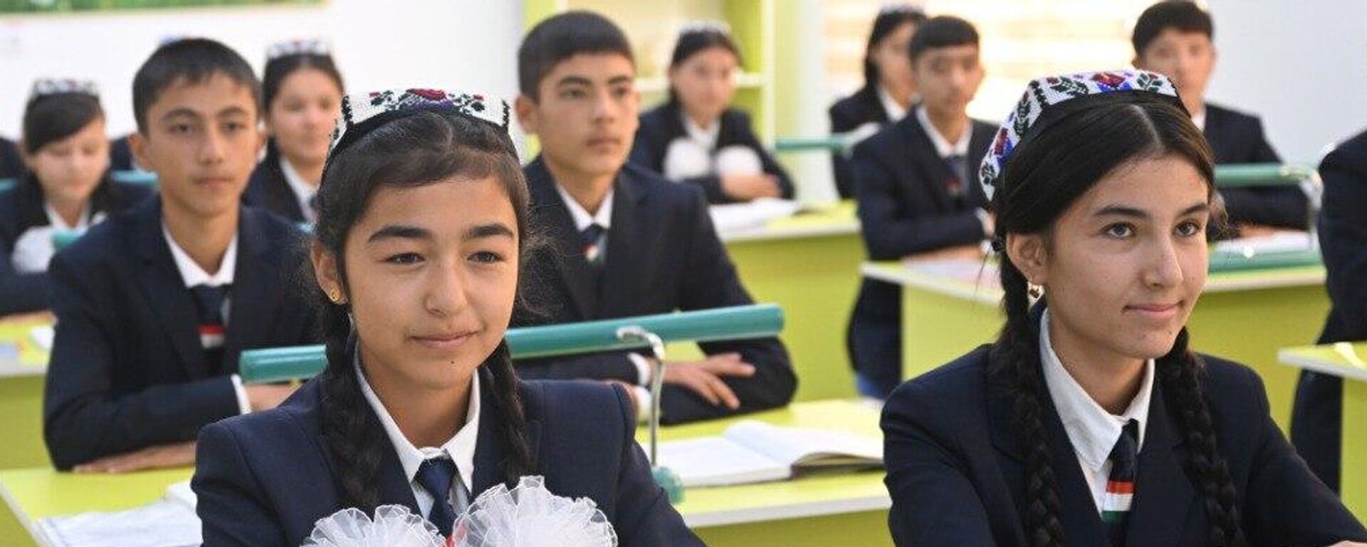 Школьники на уроке.  - Sputnik Тоҷикистон, 1920, 28.02.2026