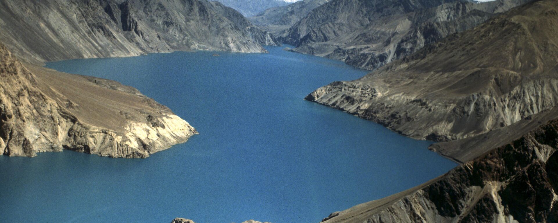 Сарезское озеро - самое глубоководное озеро Памира - Sputnik Таджикистан, 1920, 12.12.2025