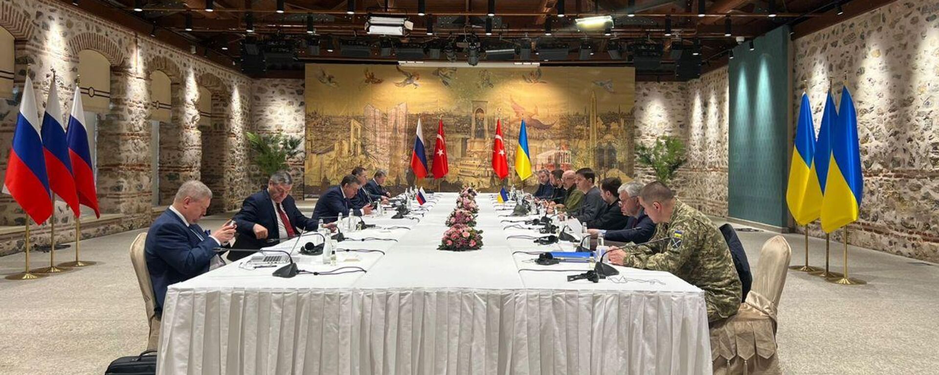 Перед началом российско-украинских переговоров во дворце Долмабахче в Стамбуле. Архивное фото - Sputnik Таджикистан, 1920, 12.01.2026