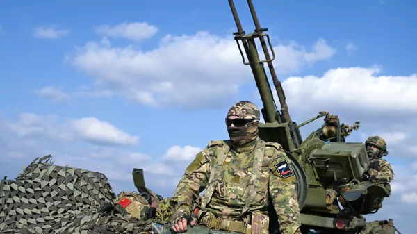 Боевое дежурство ЗРК Бук-М2 ЦВО в ДНР - Sputnik Тоҷикистон