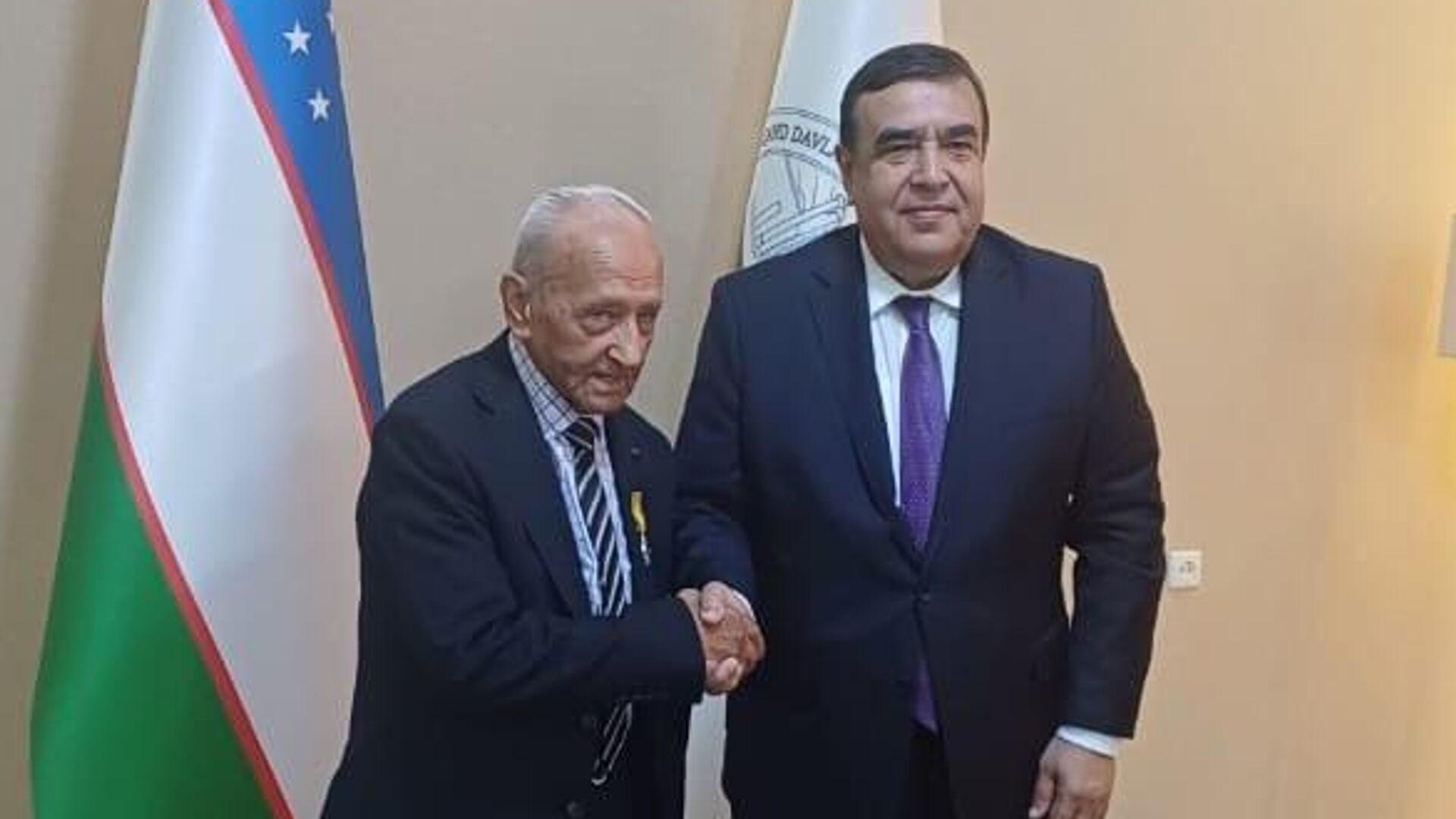 Садри Саъдиев награжден орденом Дружбы за значительный вклад в укрепление дружбы между народами Таджикистана и Узбекистана. - Sputnik Тоҷикистон, 1920, 10.10.2024